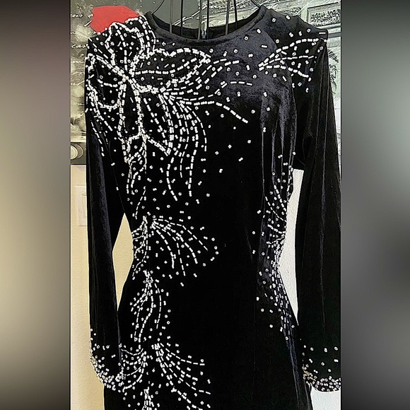 🆕 Vietnamese Tet Ao Dai, High Quality- Glamorous beadings, Double Layers XXL - Picture 4 of 7